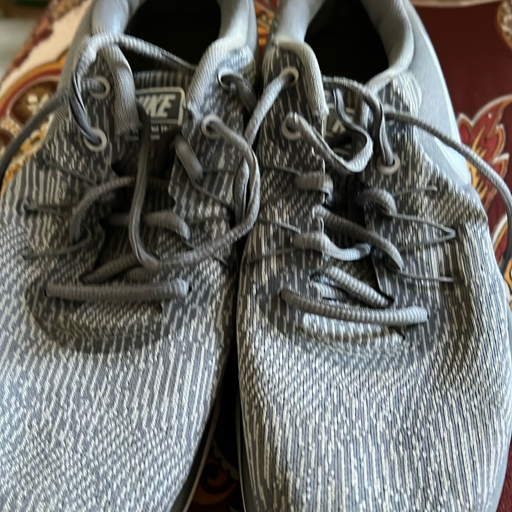 A ladies pair of Gray Nike Flex Supreme Tr6. Good condition. No stains or holes.